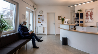 a small local clinic in Europe Một phòng khám nhỏ ở châu Âu